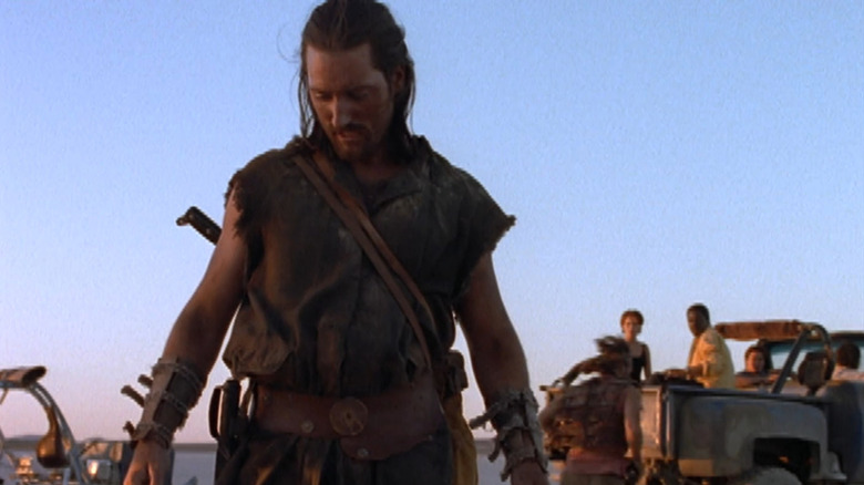 Cutter (Ken Steadman) looking down on Sliders