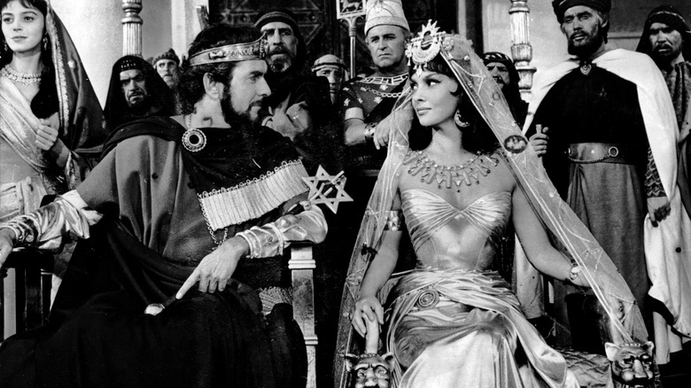 Solomon (Tyrone Power) and Queen of Sheba (Gina Lollobrigida) on thrones in Solomon and Sheba