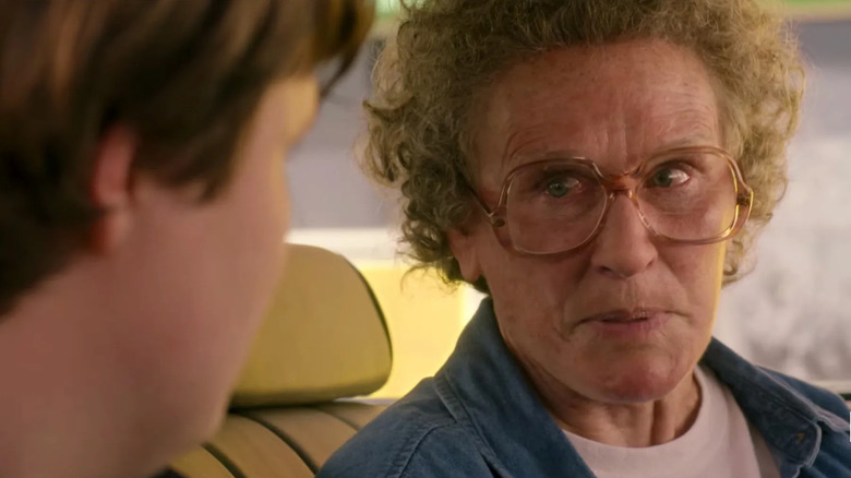 Mamaw talking to JD in the car wearing glasses in Hillbilly Elegy