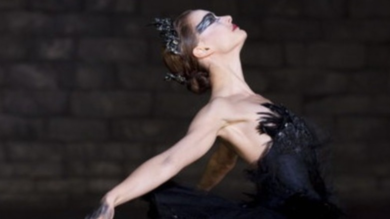 Natalie Portman stretching mirrors