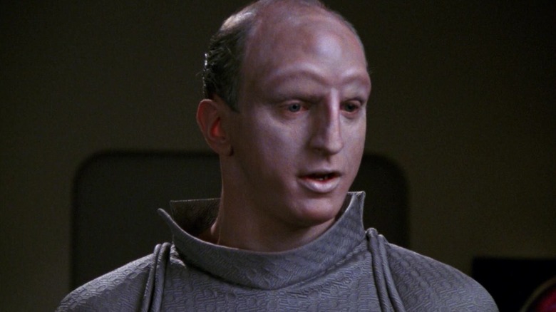 O viajante visitando a empresa em Star Trek: a próxima geração.