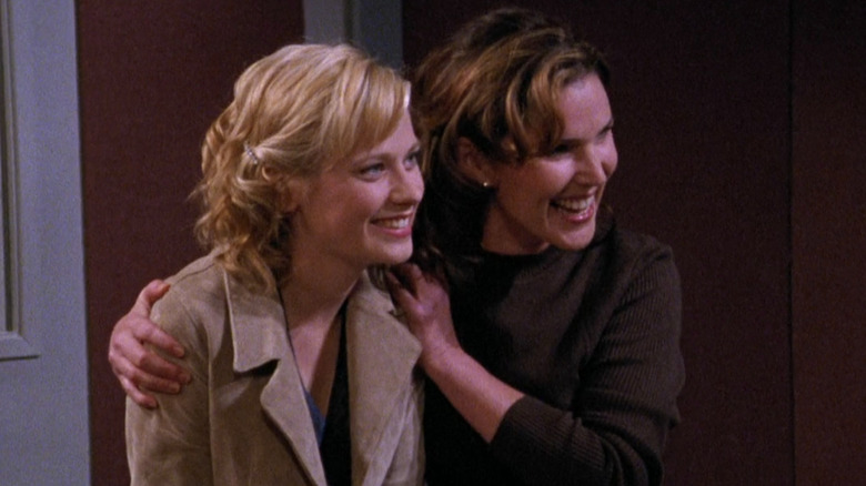 Zooey Deschanel and Peri Gilpin as cousins Jen and Roz Doyle on Frasier