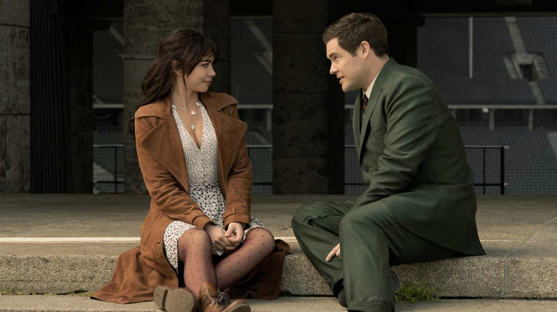 Sarah Hyland and Adam Devine in Pitch Perfect: Bumper in Berlin