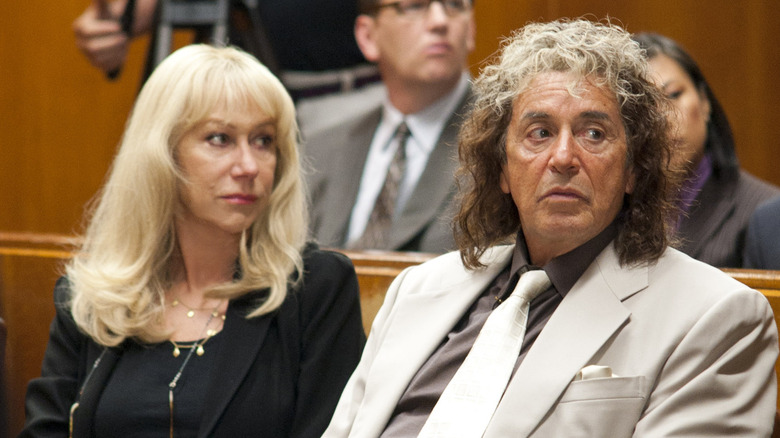 Helen Mirren sebagai Linda Kenney Baden dan Al Pacino sebagai Phil Spector di Phil Spector HBO