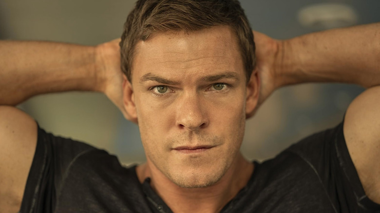 Alan Ritchson in Reacher