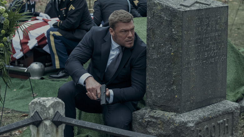 Alan Ritchson in Reacher