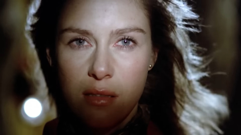 Alien 2: On Earth alien shape-shifting as a woman 