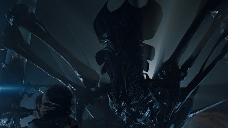 Aliens Xenomorph Queen confronts Ripley