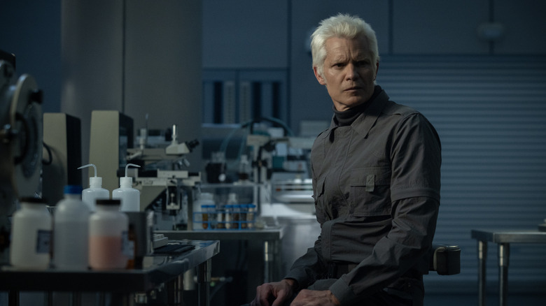 Kirsh sitting on a stool deep in thought in a science lab in Alien: Lab