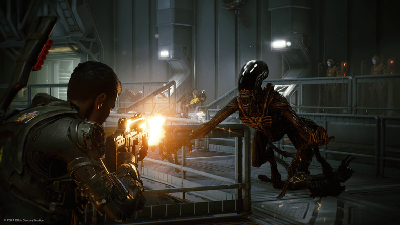 A marine shoots at a Xenomorph in Aliens: Fireteam Elite