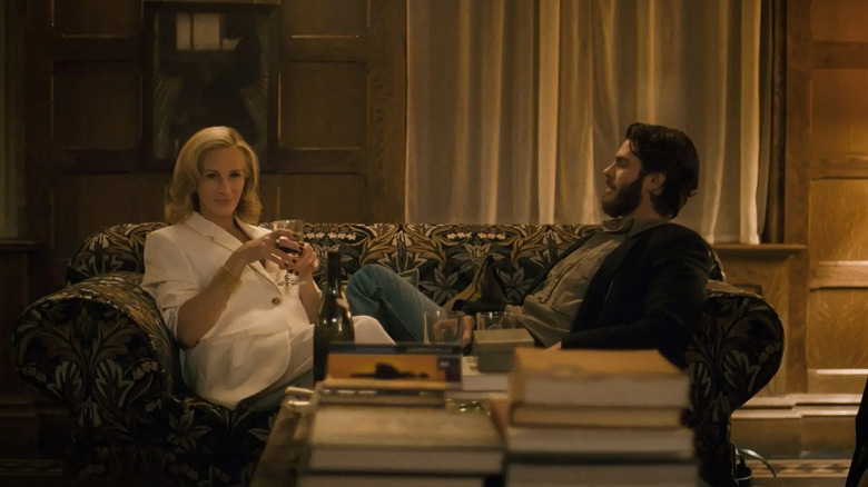 Julia Roberts and Andrew Garfield as Alma Imhoff and Henrik Gibson, sitting on a couch together in After the Hunt