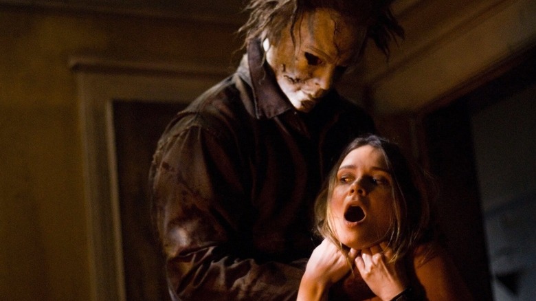 Michael Myers (Tyler Mane) chokes Lynda (Kristina Klebe) in Halloween (2007)