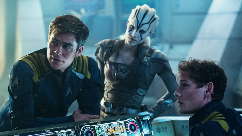 Pavel Chekov (Anton Yelchin) and Jim Kirk (Chris Pine) with Jaylah (Sofia Boutella) on a damaged ship bridge in Star Trek Beyond