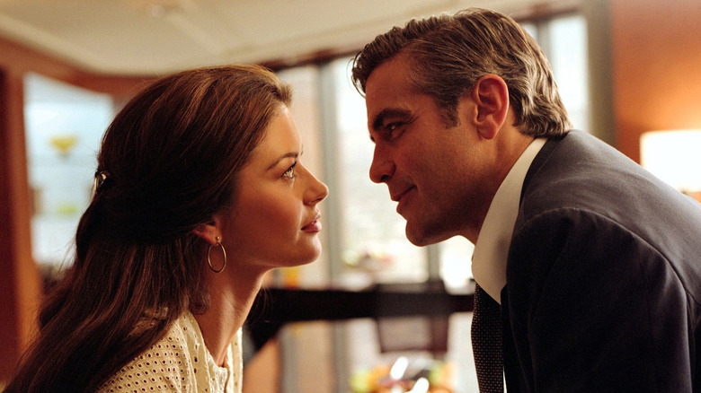 George Clooney and Catherine Zeta-Jones as Miles Massey and Marylin Hamilton, face to face in Intolerable Cruelty