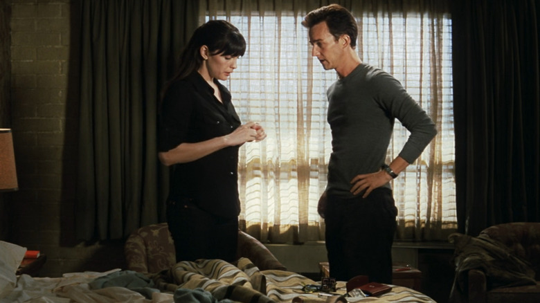 Bruce (Edward Norton) and Betty (Liv Tyler) having a serious conversation in The Incredible Hulk