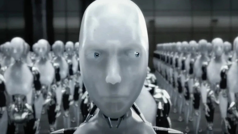 Alan Tudyk's Sonny in the middle of other robots in I, Robot