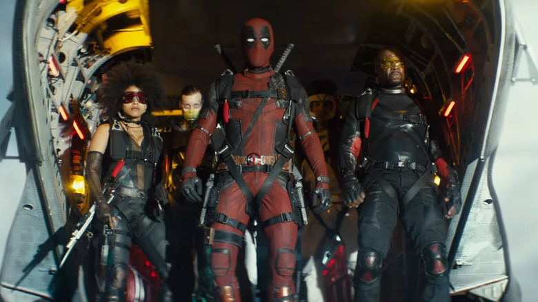 Deadpool 2 x-force in back of plane