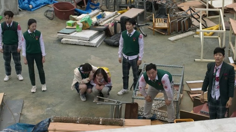 The cast of "All of Us Are Dead" rooftop