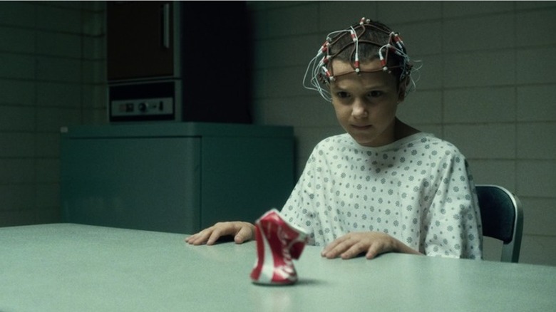 Stranger Things: 11 vs coke can