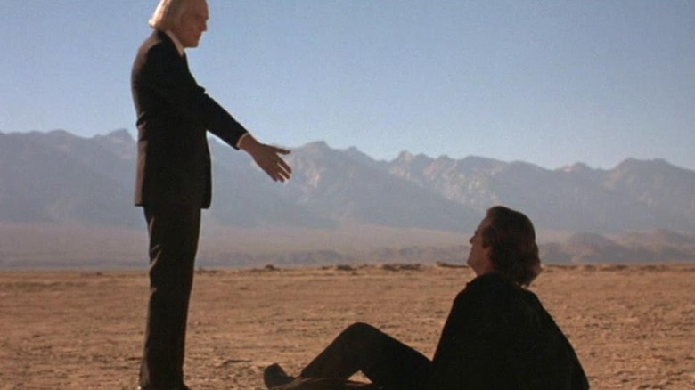 Phantasm IV: Oblivion man falls in desert
