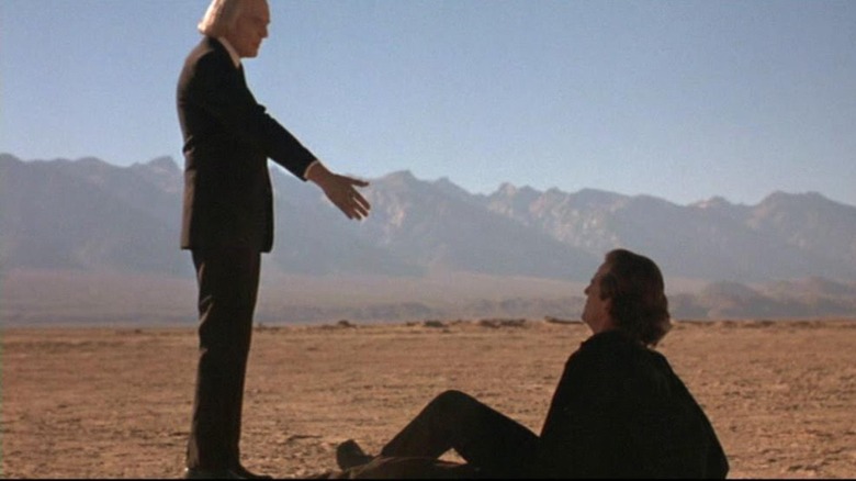 Phantasm IV: Oblivion man falls in desert