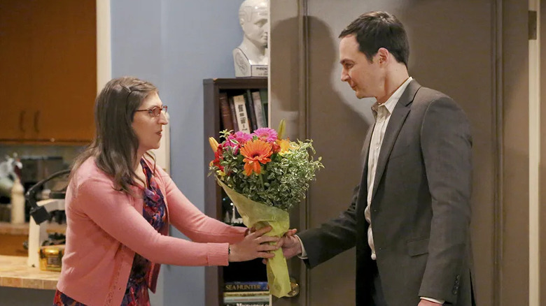 Sheldon giving Amy flowers at her apartment on The Big Bang Theory