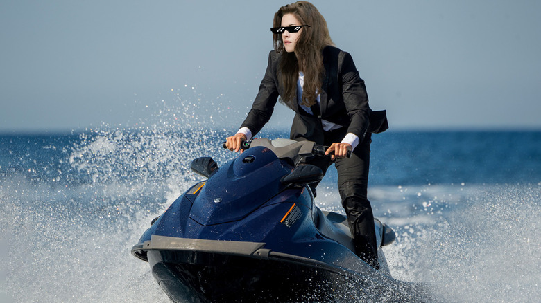 An Early Twilight Script Had Bella Escaping The FBI On A Jet Ski