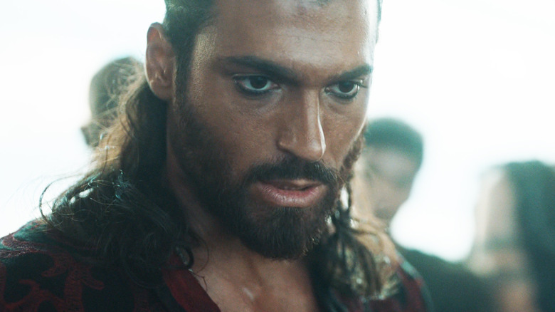 Can Yaman's Sandokan talks to his crew on a ship in Sandokan
