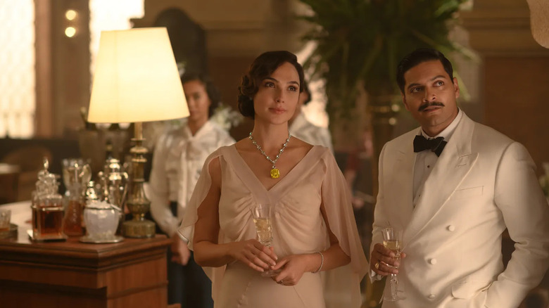 Gal Jadot wears a replica of yellow diamonds in death on the Nile