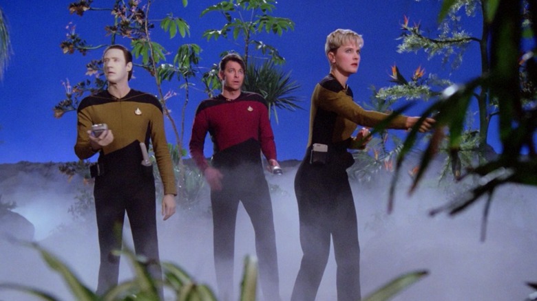 Data, Riker et Yar dans un faux monde extraterrestre dans Star Trek : la nouvelle génération