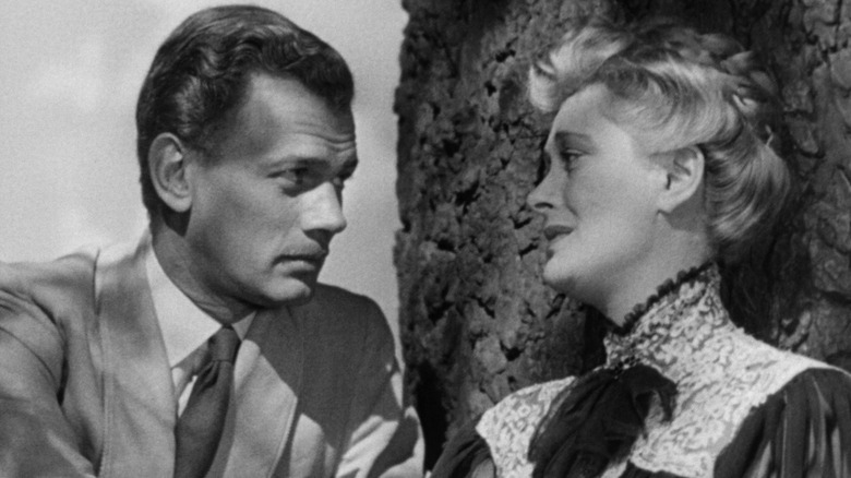 Joseph Cotten and Dolores Costello staring intensely at Dolores Costello as Isabel Amberson Minafer in The Magnificent Ambersons