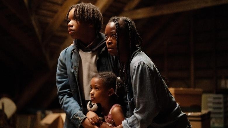 Taylor, Ramona, and Annie looking scared in The Woman in the Yard