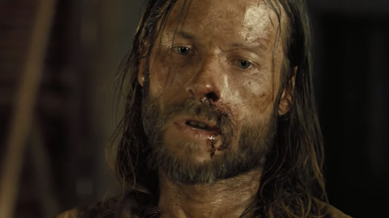 Guy Pearce's Charlie Burns is seen bloodied in closeup in The Proposition