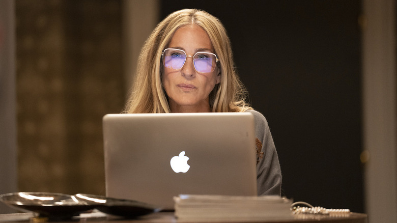 Carrie doing her best Gloria Steinem impression