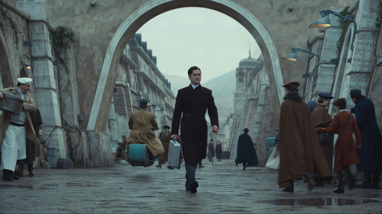 Syril Karn walks like a giant dork in Andor