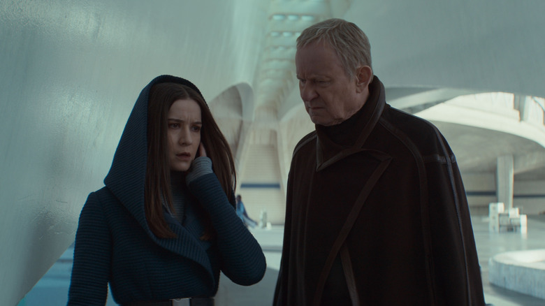 Elizabeth Dolo in a full role Market and Stil Skarsgard in the role of Luthan Ryle in the streets in Anwar