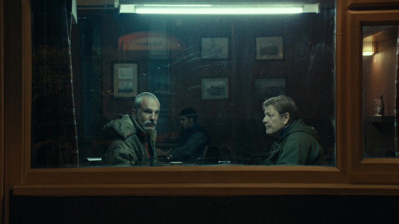 Daniel Day-Lewis as Roy Stoker and Sean Bean as Jem seated at a diner looking out the window in Anemone