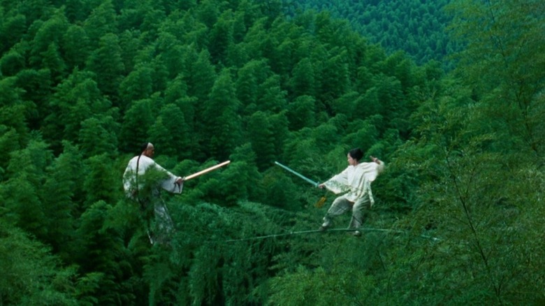 Li Mu Bai (Chow Yun-Fat) and Jen Yu (Zhang Ziyi) in Crouching Tiger Hidden Dragon fight in bamboo