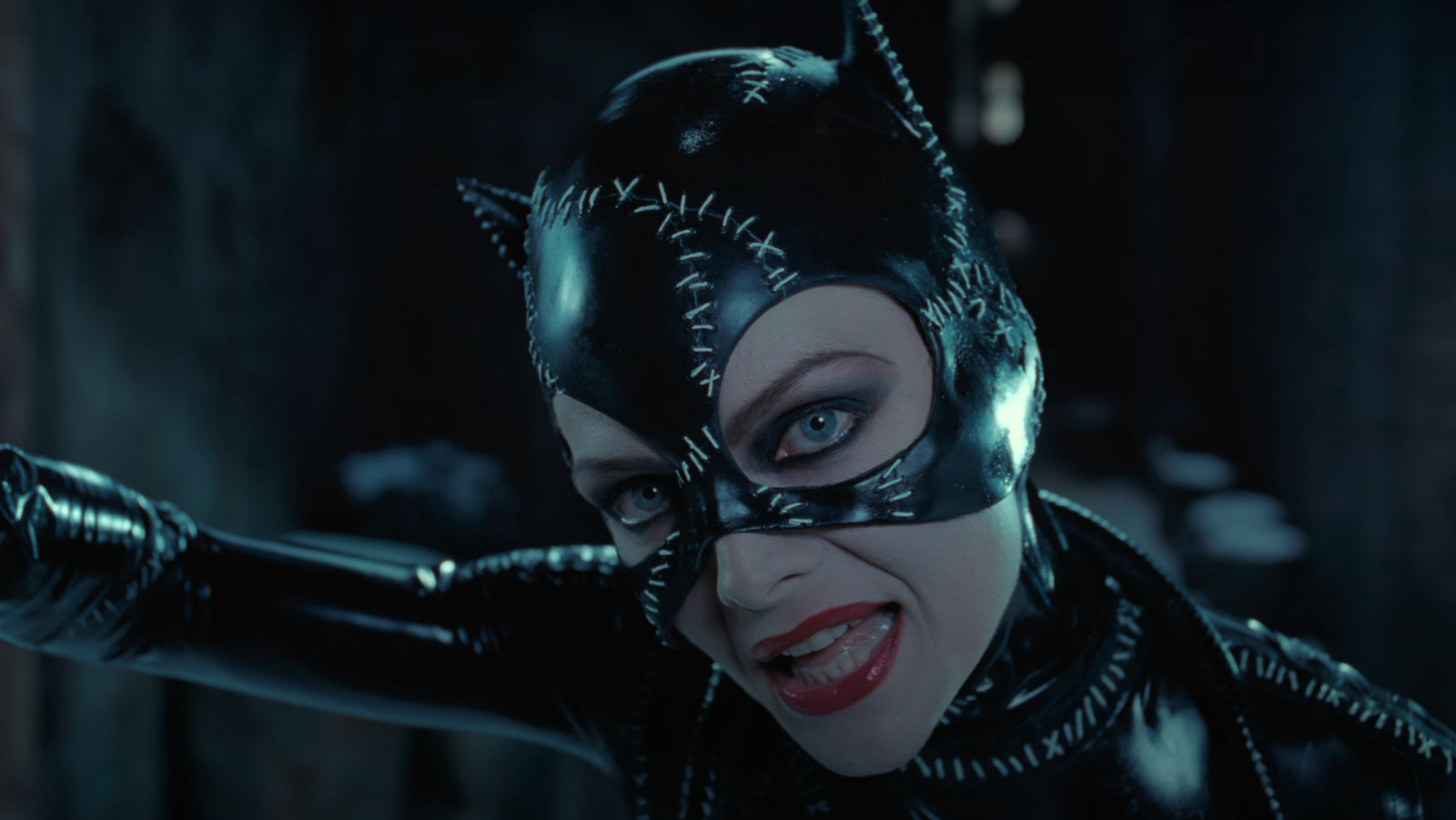 Annette Bening Was Originally Cast As Catwoman In Tim Burton's Batman  Returns