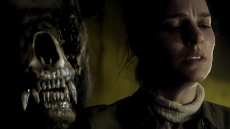 Mutant Bear behind Natalie Portman in Annihilation