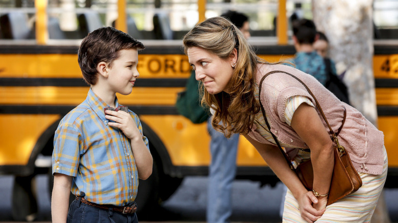 Iain Armitage as Sheldon Cooper standing in front of his school with Zoe Perry as Mary Cooper in Young Sheldon