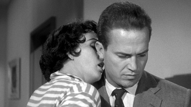 Velda Wakeman (Maxine Cooper) tries to kiss Mike Hammer (Ralph Meeker) in Kiss Me Deadly