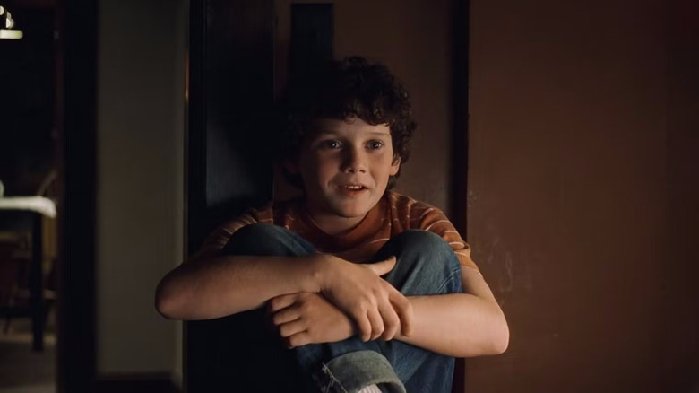Bobby Garfield, crouched on the floor, excited at home in Hearts in Atlantis