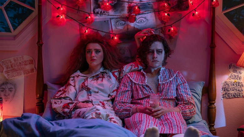 Lisa Frankenstein Kathryn Newton and Cole Sprouse 