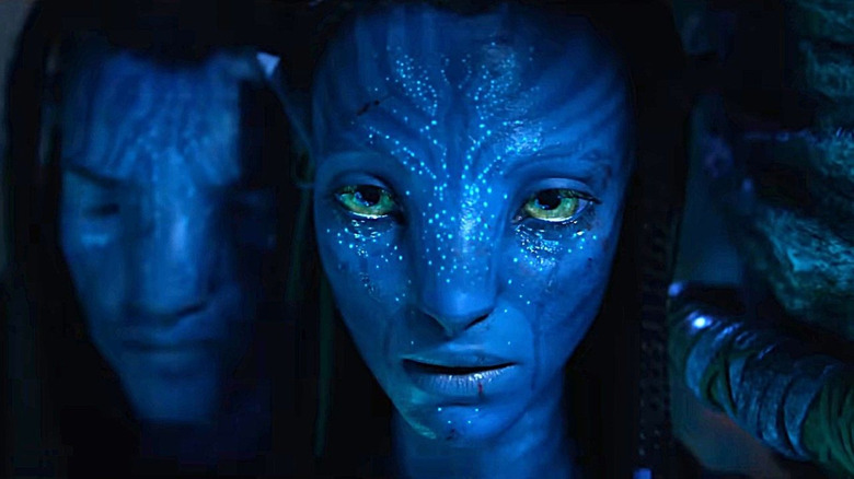 Zoe Saldaña as Neytiri, crying, in Avatar: Fire and Ash