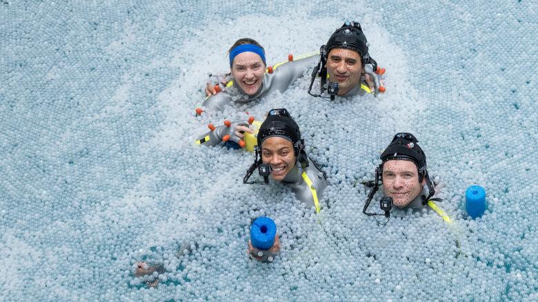 Kate Winslet, Cliff Curtis, Zoe Saldana and Sam Worthington in Avatar: The Way of Water