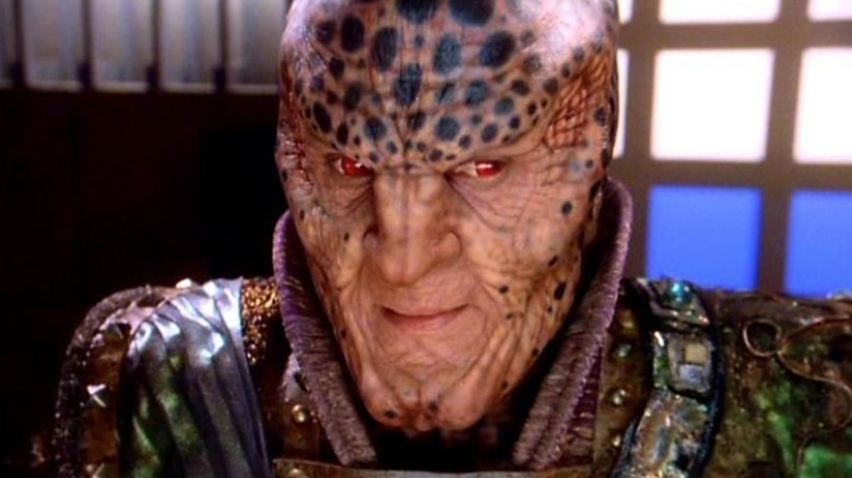 G'kar contemplates his religious fanbase.