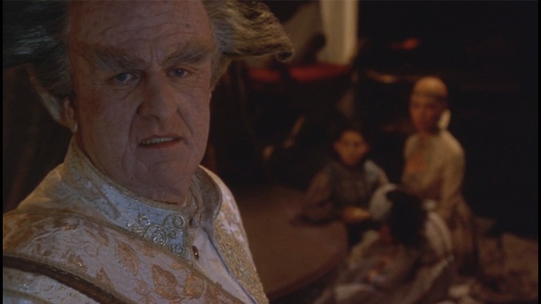 Emperor Londo prepares to tell a story.