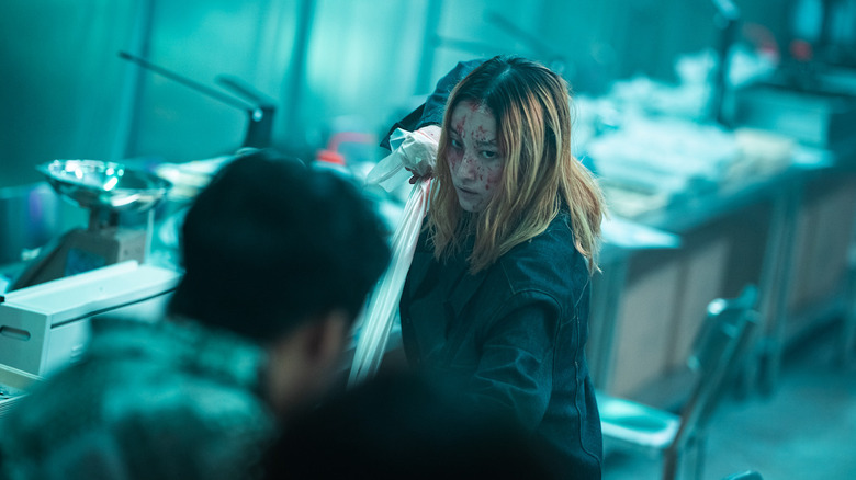 Jeon Jong -seo is preparing for blood to fight a man with a plastic sheet in a ballet dancer (2023)