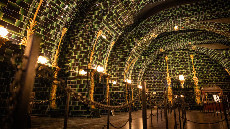 the Ministry of magic ride queue at Harry Potter and the Battle at the Ministry